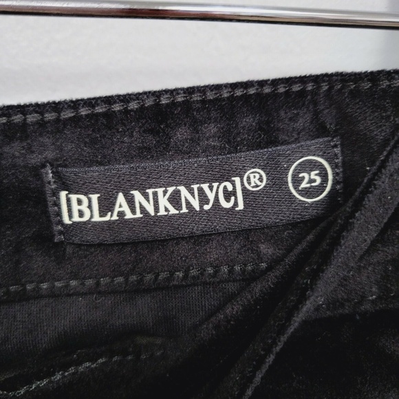 NEW REVOLVE ANTHROPOLOGIE BLANK NYC Black Velour Mini Skirt 25 - Picture 4 of 6